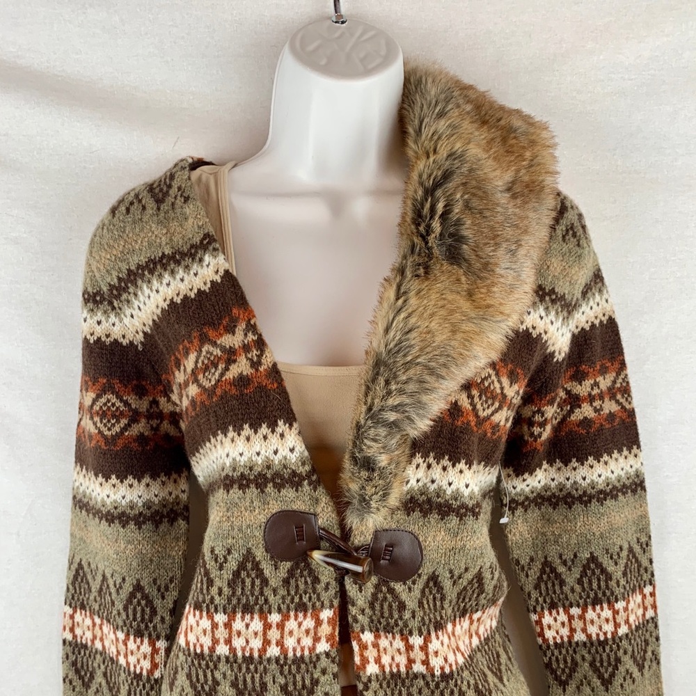 Skyr Women’s Wool Sweater w/ Faux Fur Trim Option - Picture 2 of 5